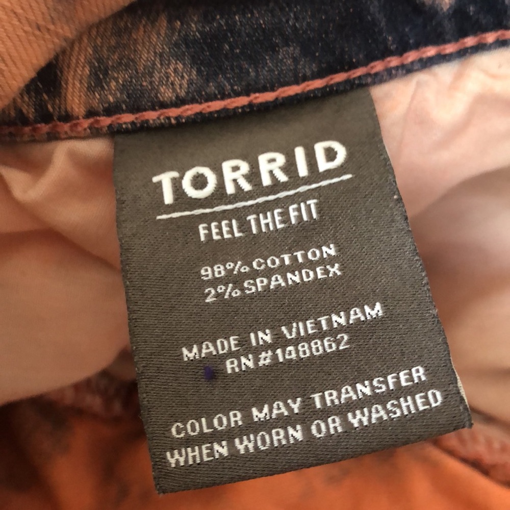 5 pocket Torrid feel the fit denim shorts! Size 16 - Picture 8 of 8